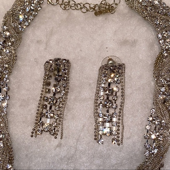 Beautiful necklace and earring set - Picture 2 of 4